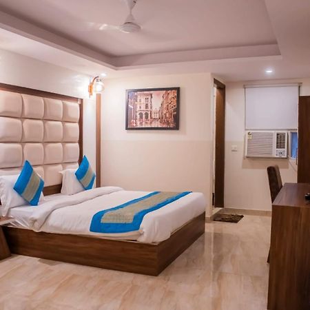Hotel Airport City New Delhi Bagian luar foto
