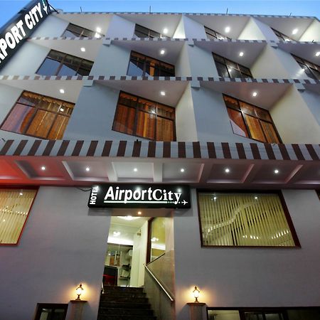 Hotel Airport City New Delhi Bagian luar foto