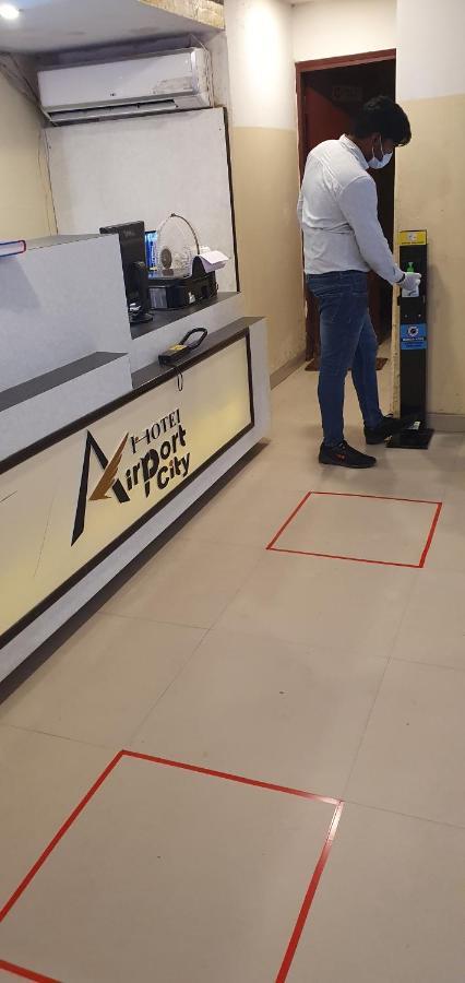 Hotel Airport City New Delhi Bagian luar foto