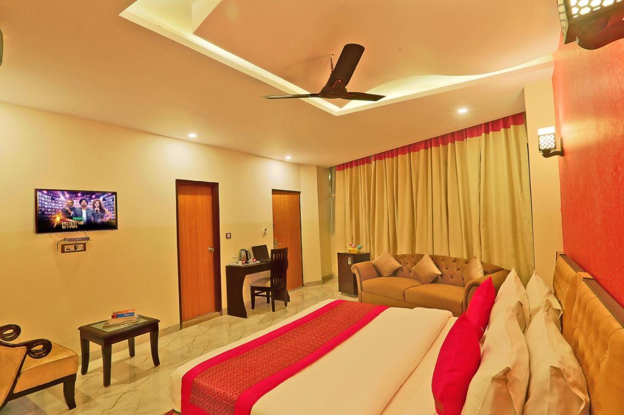 Hotel Airport City New Delhi Bagian luar foto