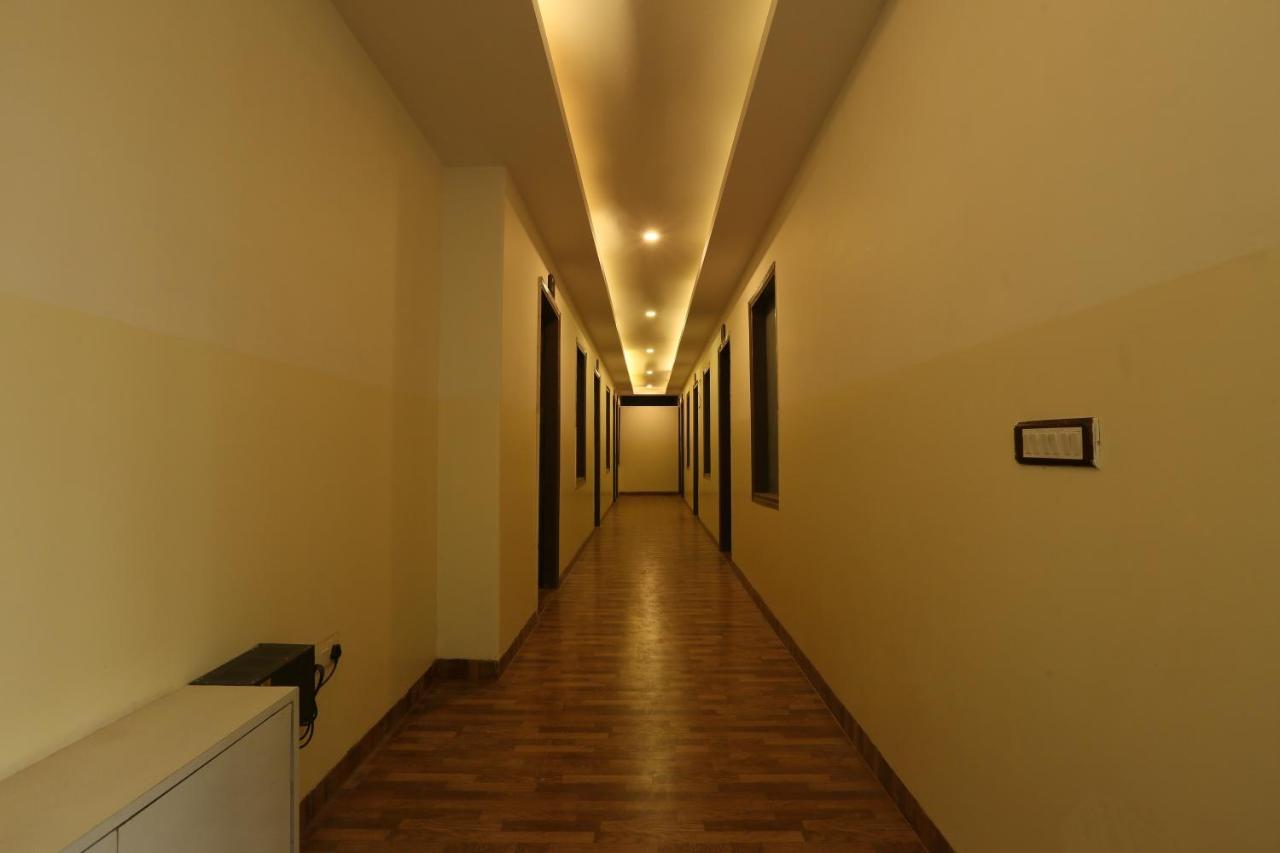 Hotel Airport City New Delhi Bagian luar foto