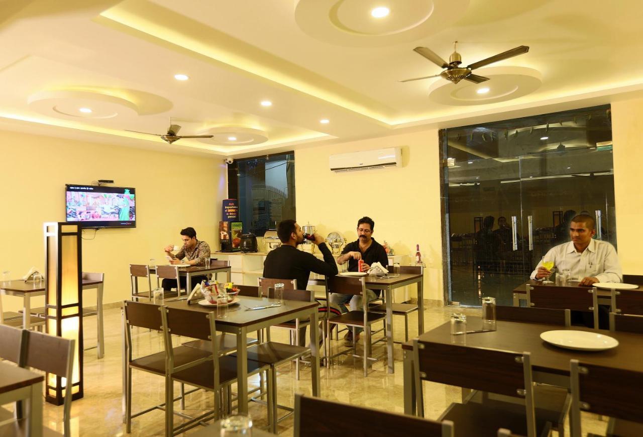 Hotel Airport City New Delhi Bagian luar foto