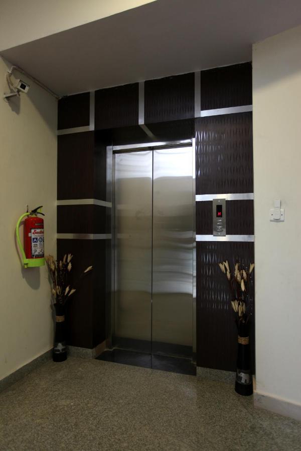 Hotel Airport City New Delhi Bagian luar foto