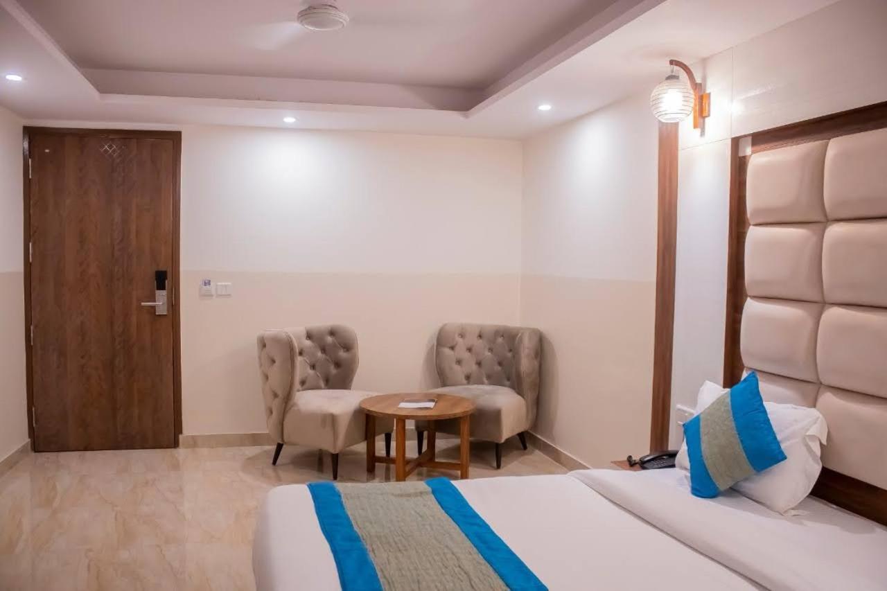 Hotel Airport City New Delhi Bagian luar foto