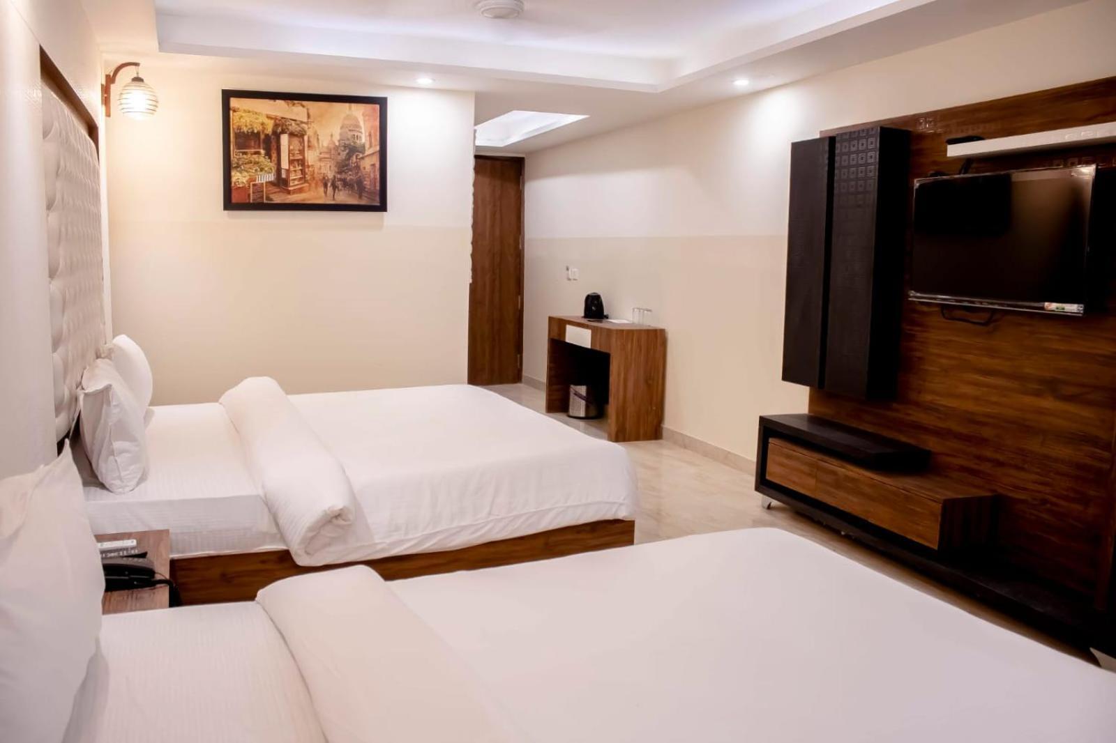 Hotel Airport City New Delhi Bagian luar foto