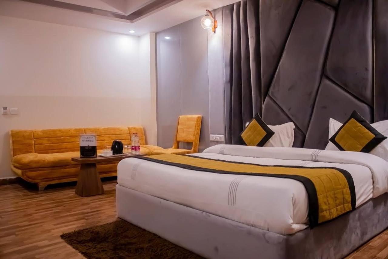 Hotel Airport City New Delhi Bagian luar foto