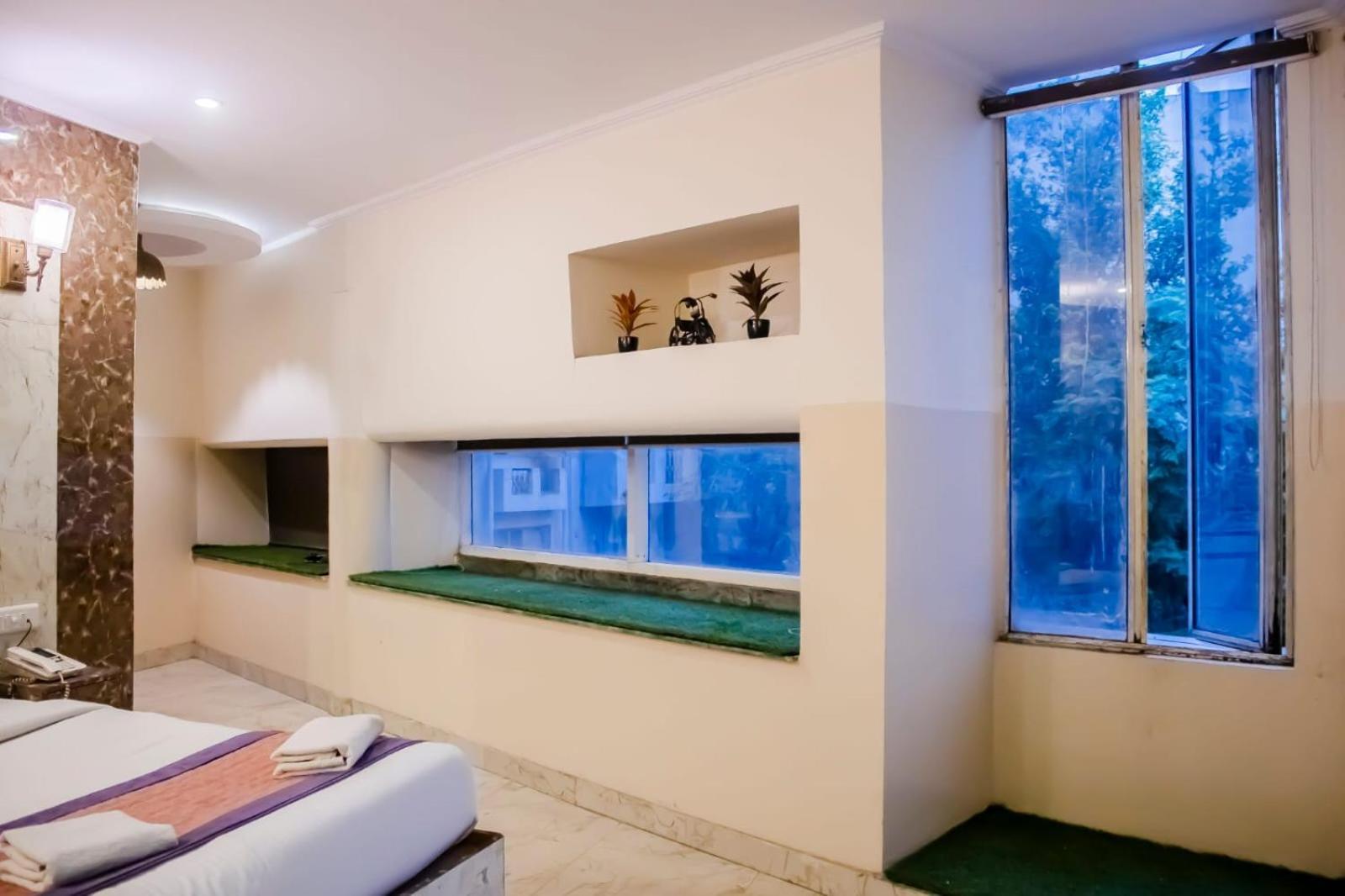 Hotel Airport City New Delhi Bagian luar foto