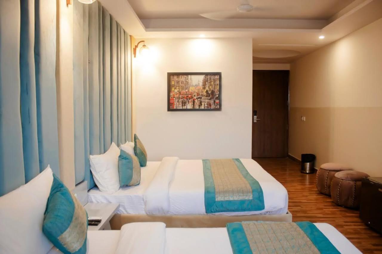 Hotel Airport City New Delhi Bagian luar foto