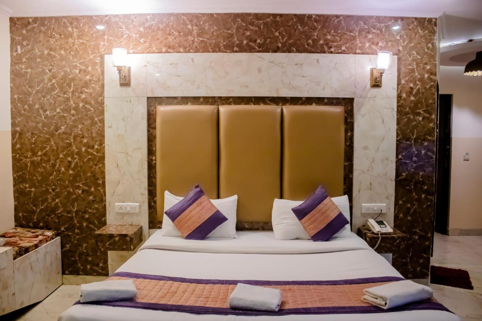 Hotel Airport City New Delhi Bagian luar foto