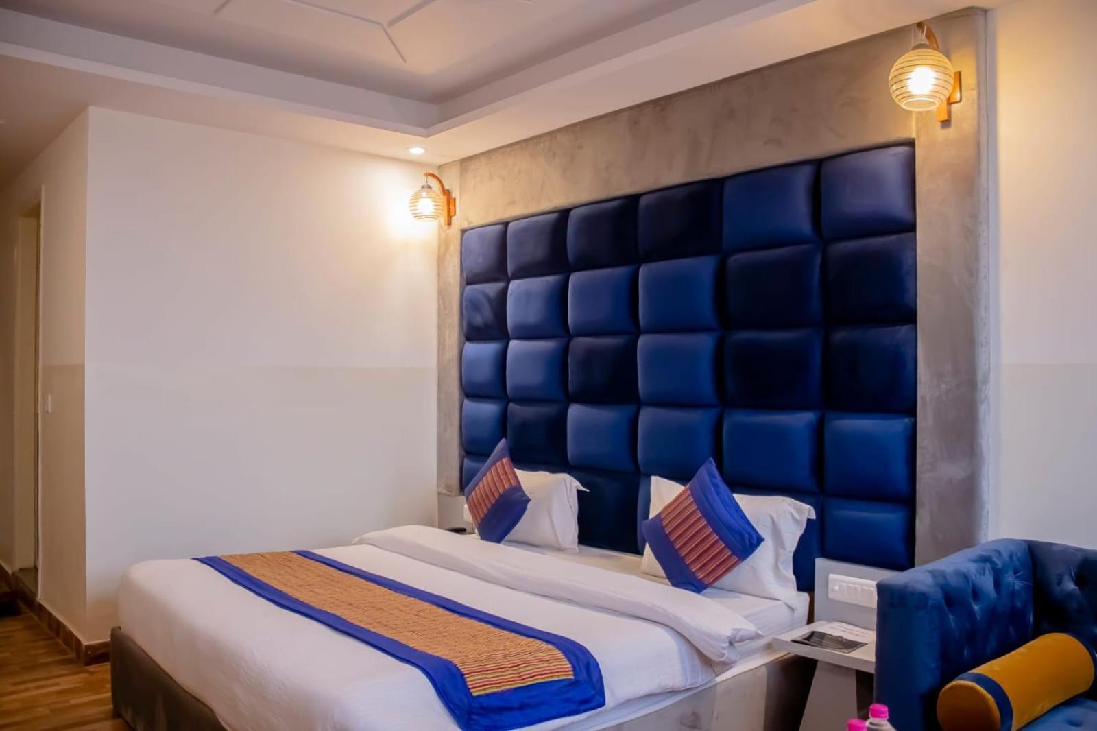 Hotel Airport City New Delhi Bagian luar foto