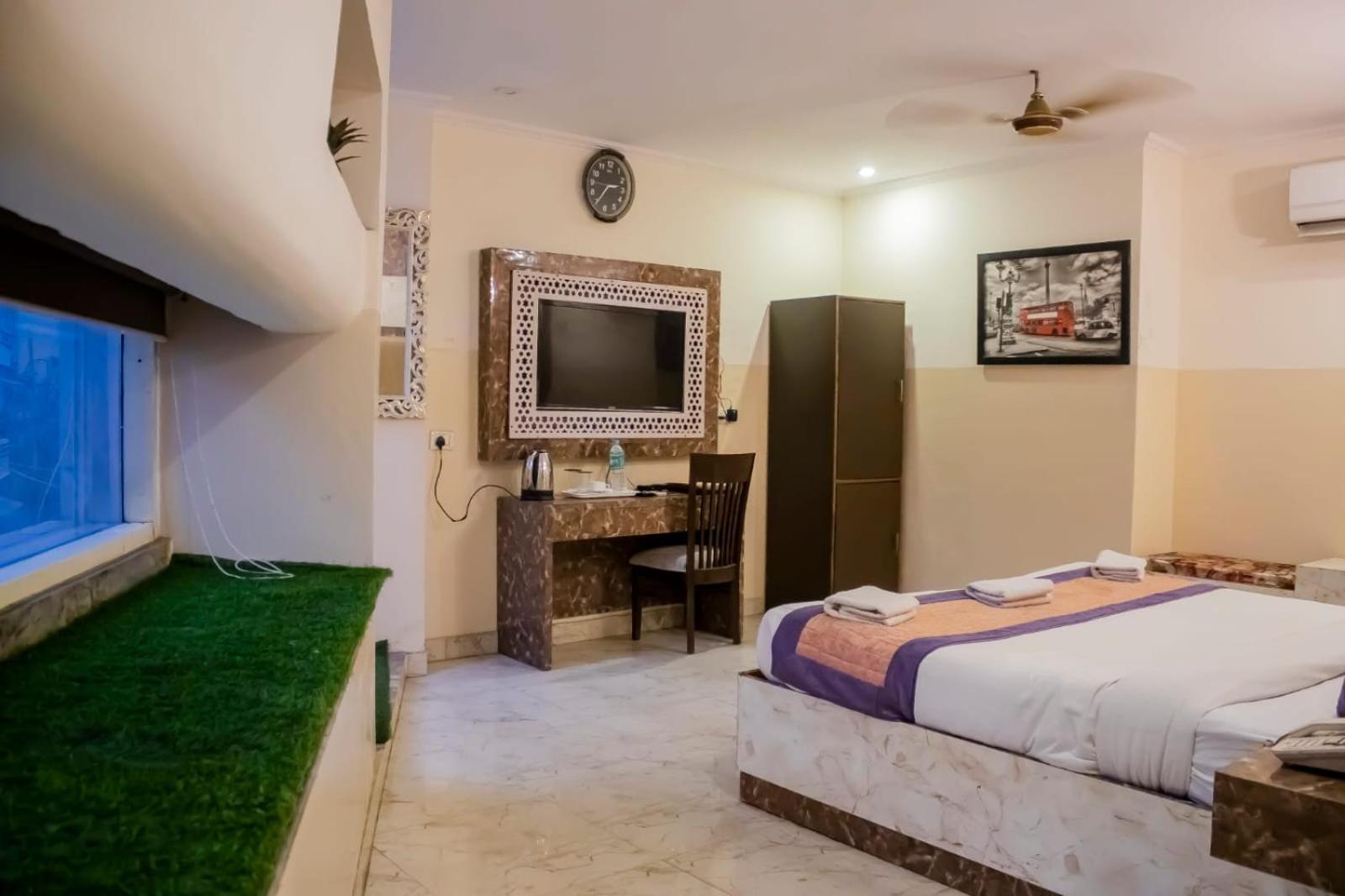 Hotel Airport City New Delhi Bagian luar foto