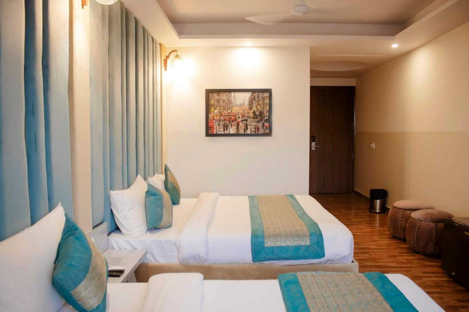 Hotel Airport City New Delhi Bagian luar foto