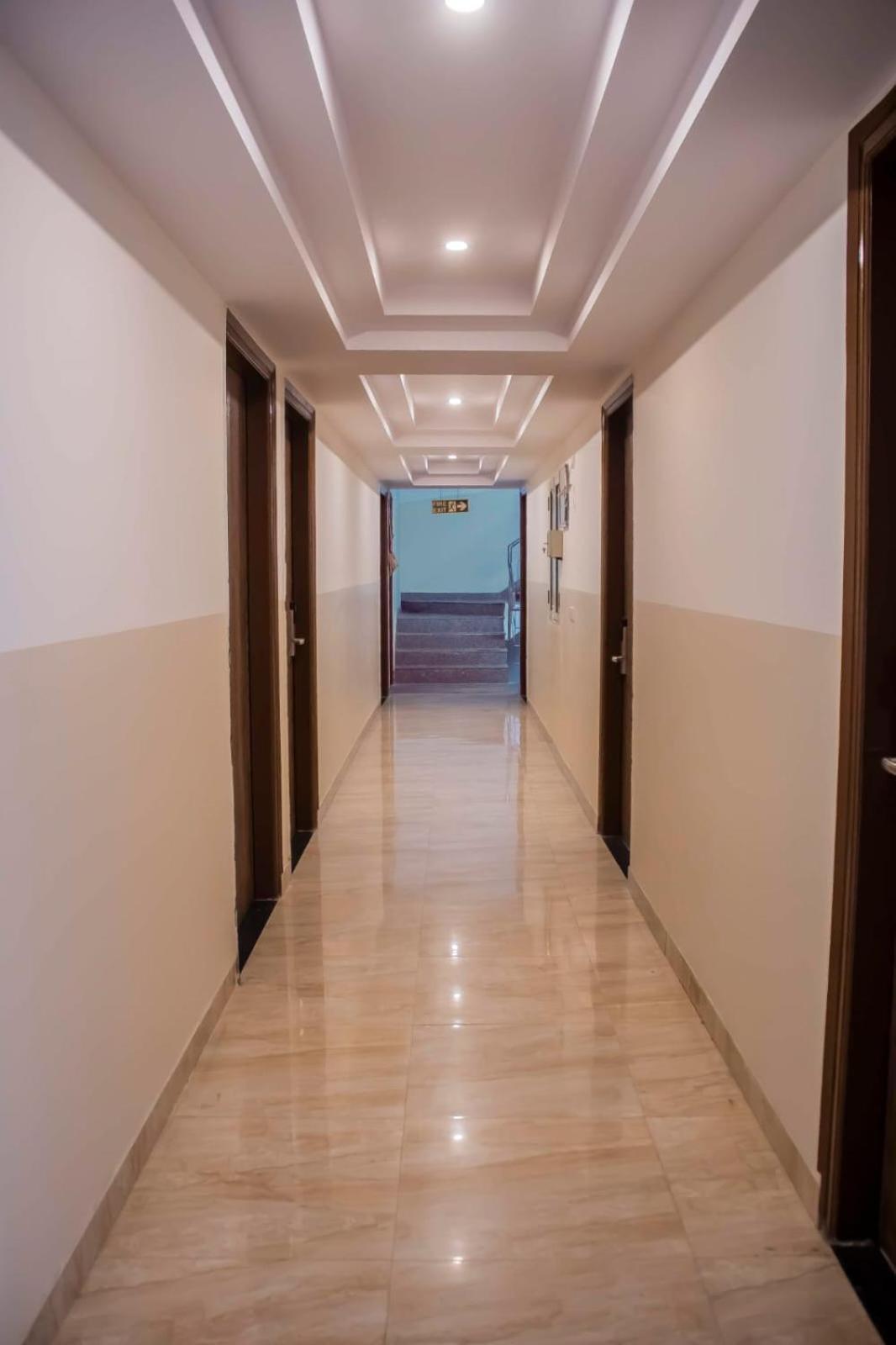 Hotel Airport City New Delhi Bagian luar foto