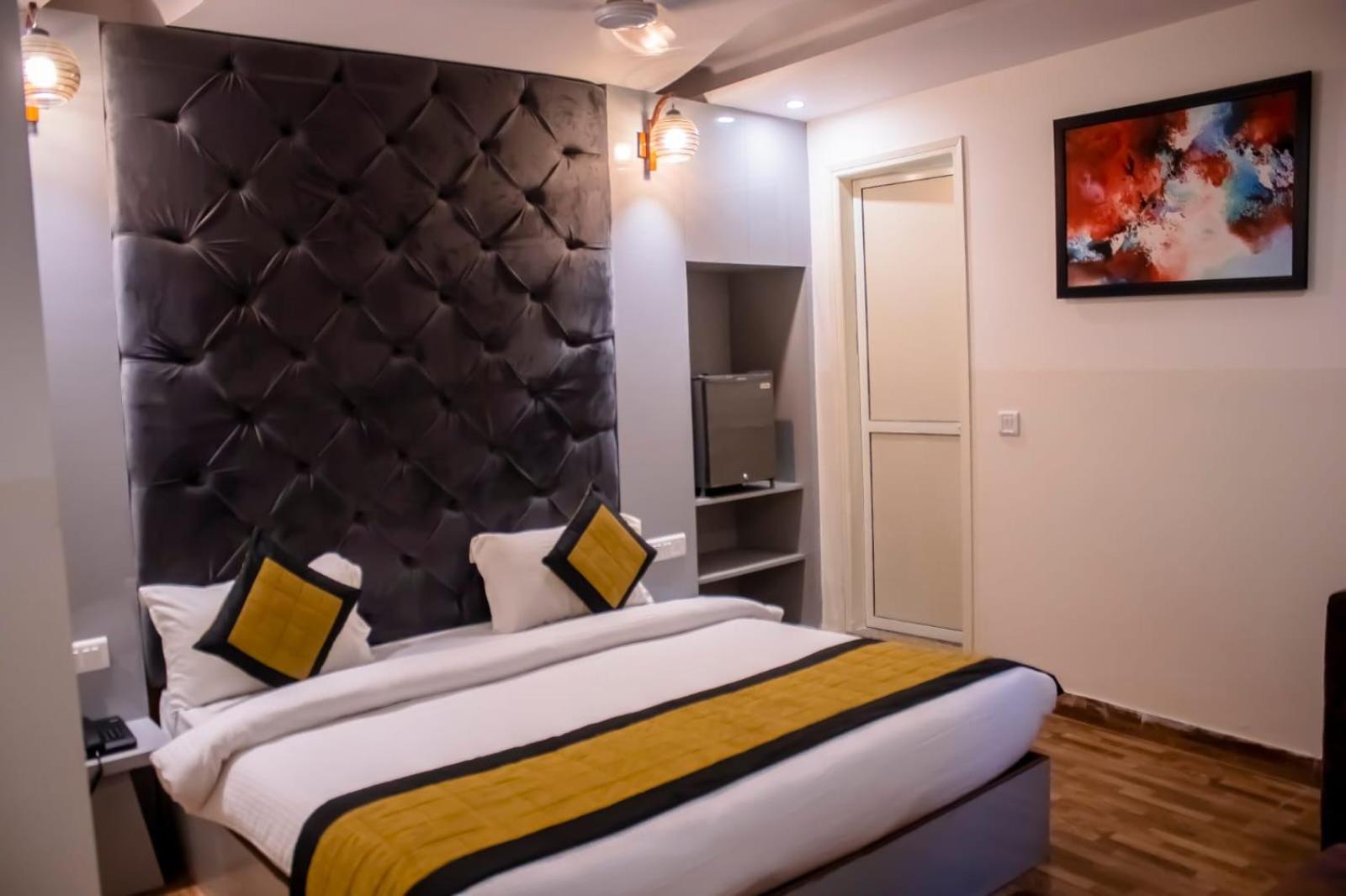 Hotel Airport City New Delhi Bagian luar foto
