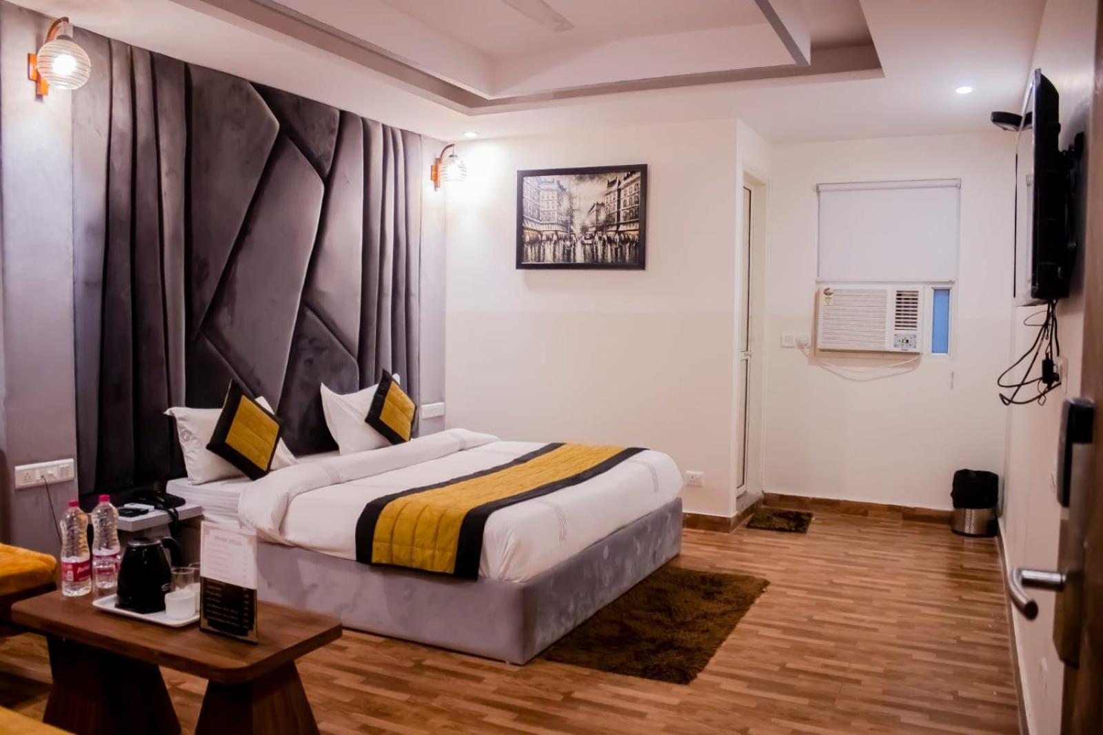 Hotel Airport City New Delhi Bagian luar foto