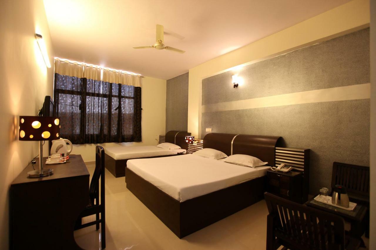 Hotel Airport City New Delhi Bagian luar foto