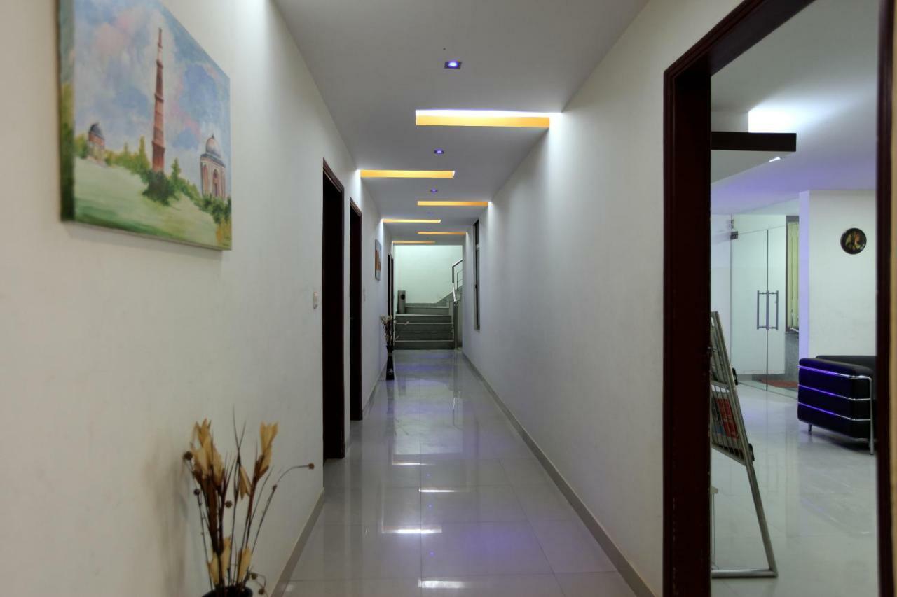 Hotel Airport City New Delhi Bagian luar foto