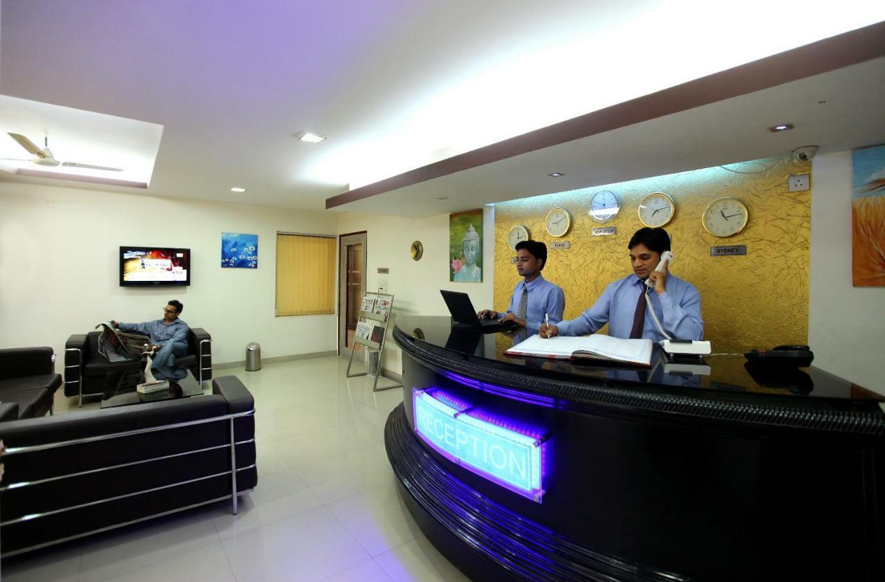 Hotel Airport City New Delhi Bagian luar foto