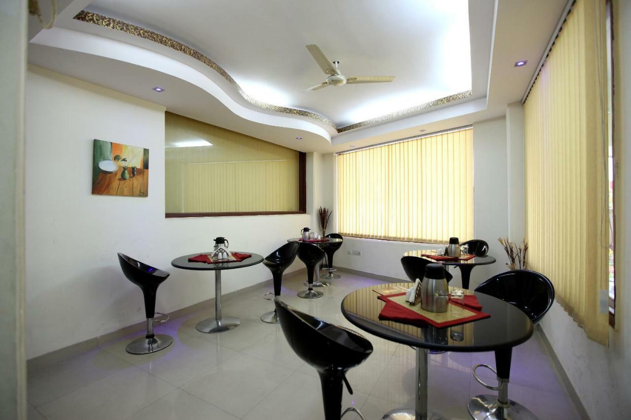 Hotel Airport City New Delhi Bagian luar foto