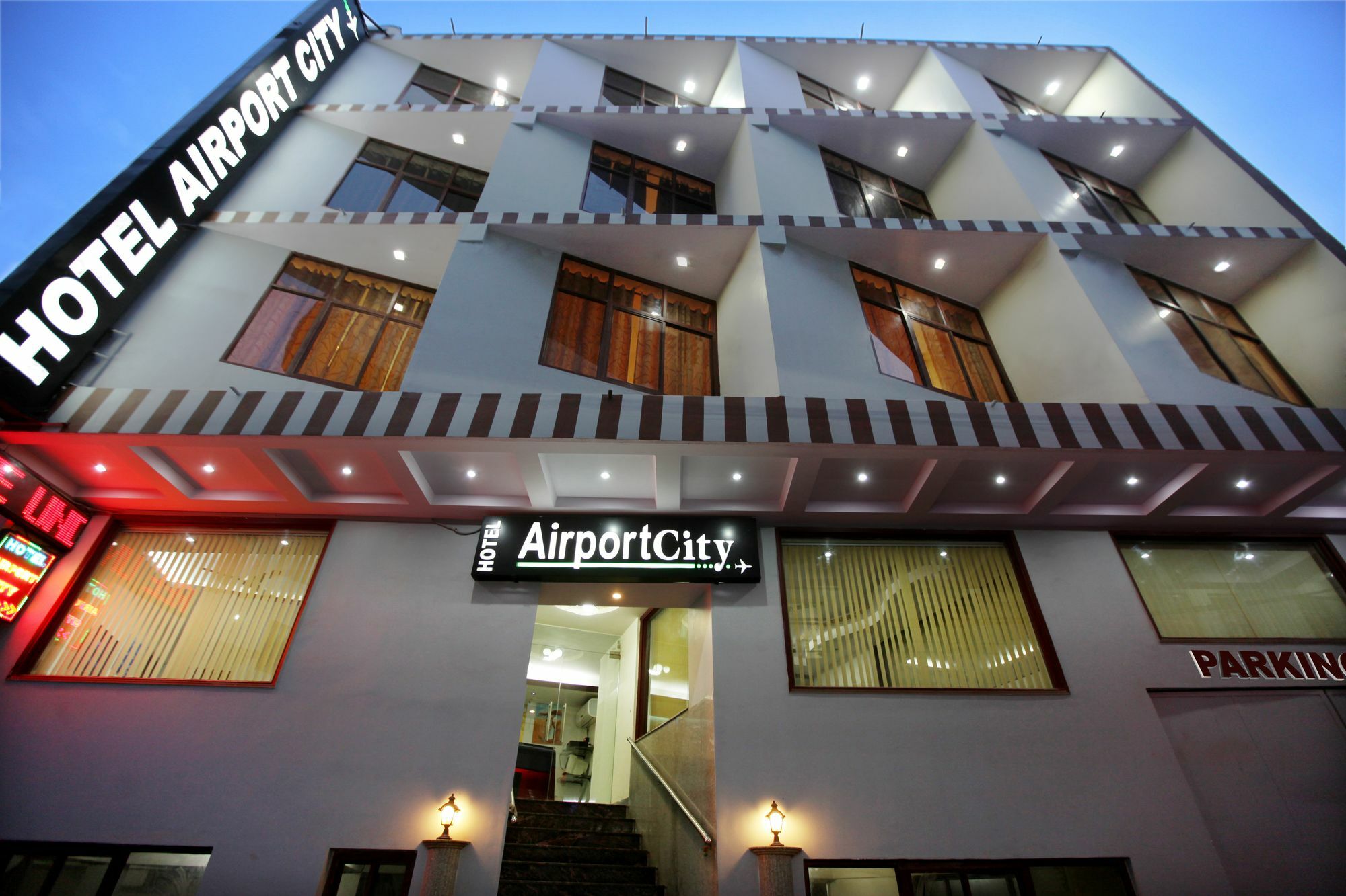 Hotel Airport City New Delhi Bagian luar foto