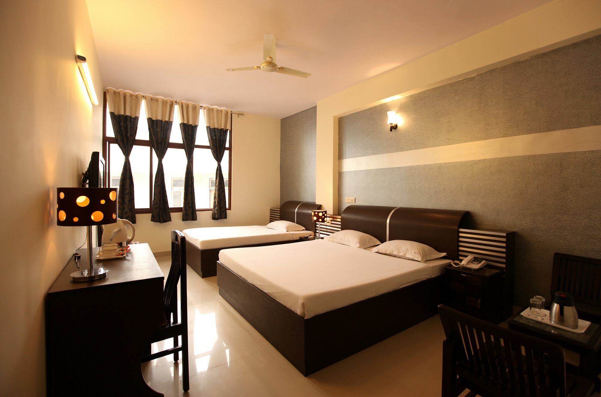 Hotel Airport City New Delhi Bagian luar foto