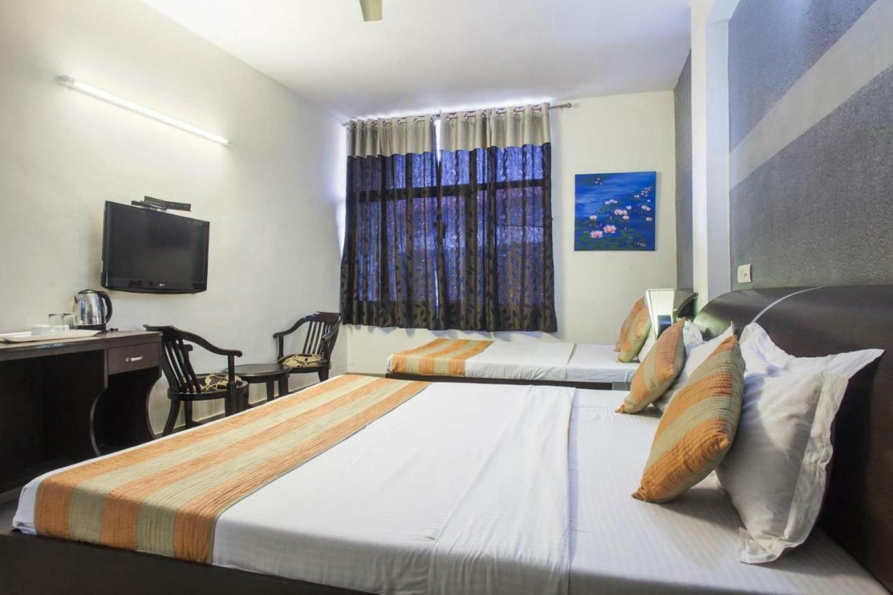 Hotel Airport City New Delhi Bagian luar foto
