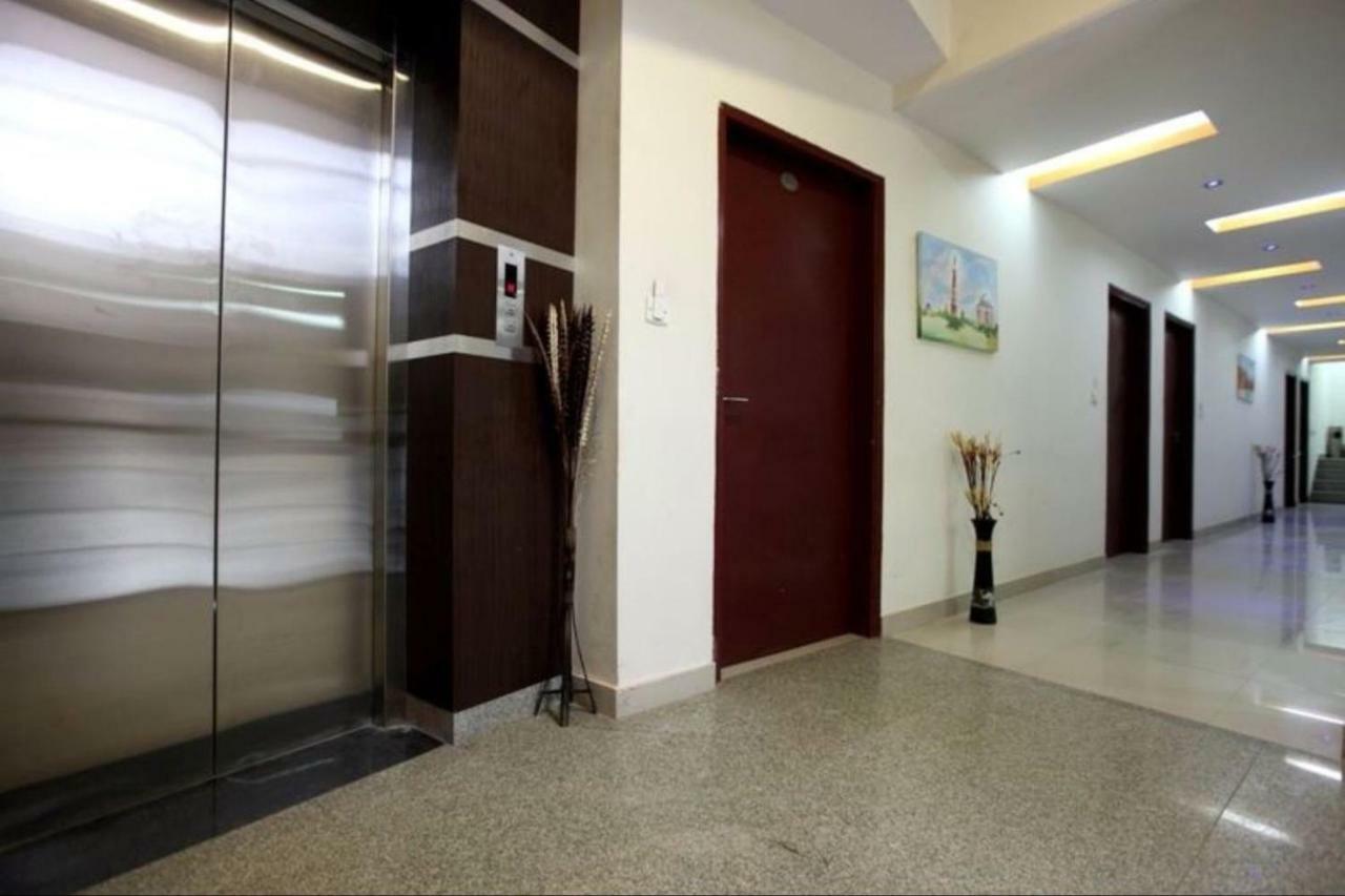 Hotel Airport City New Delhi Bagian luar foto