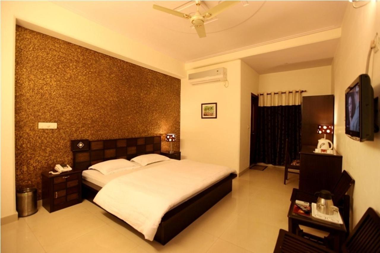 Hotel Airport City New Delhi Bagian luar foto