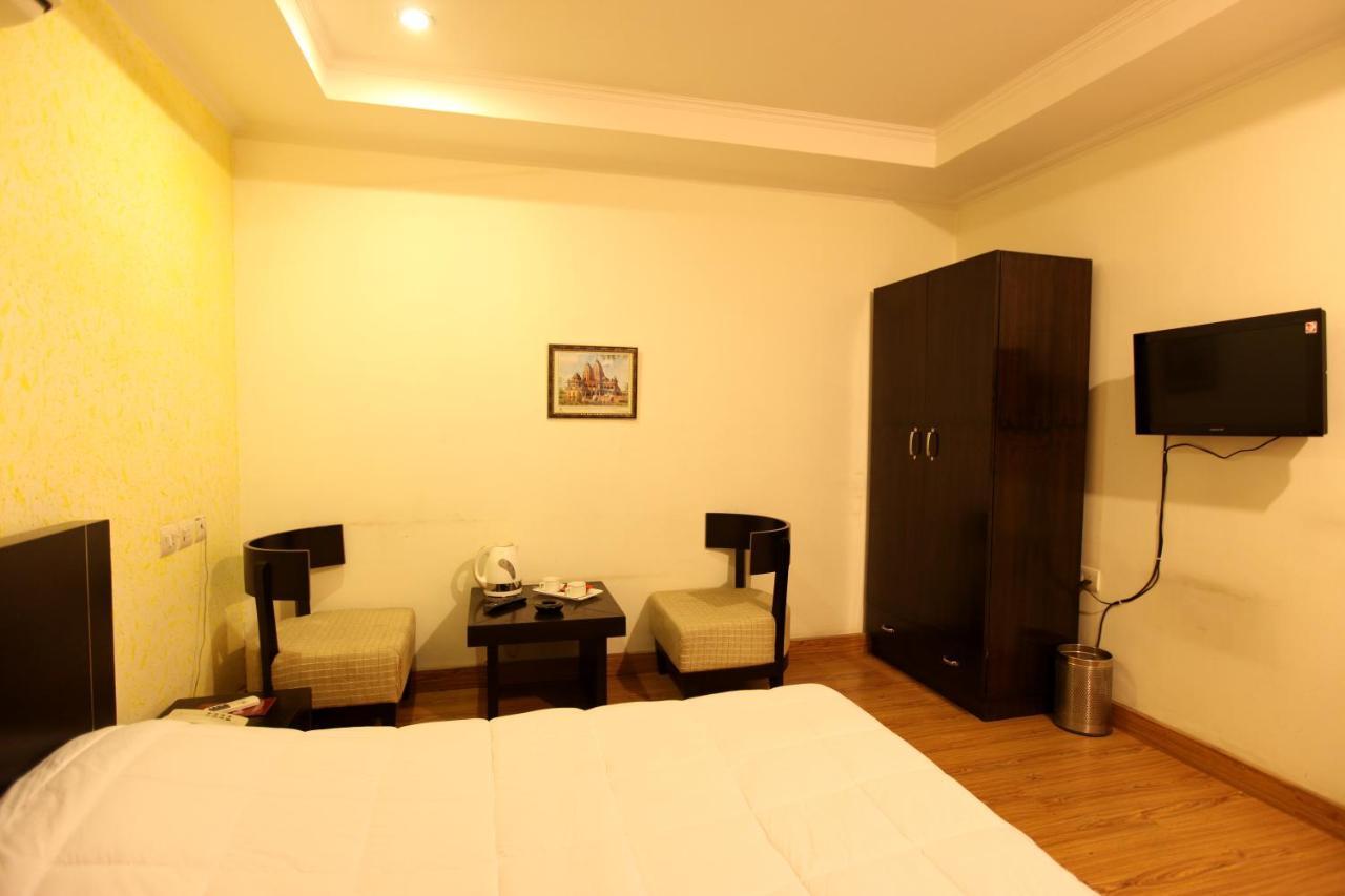 Hotel Airport City New Delhi Bagian luar foto