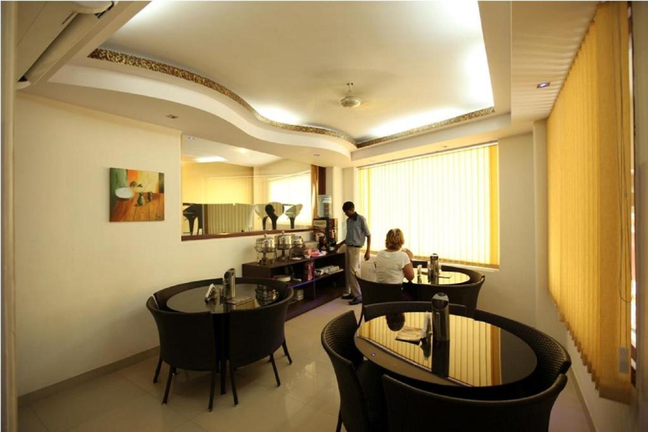 Hotel Airport City New Delhi Bagian luar foto